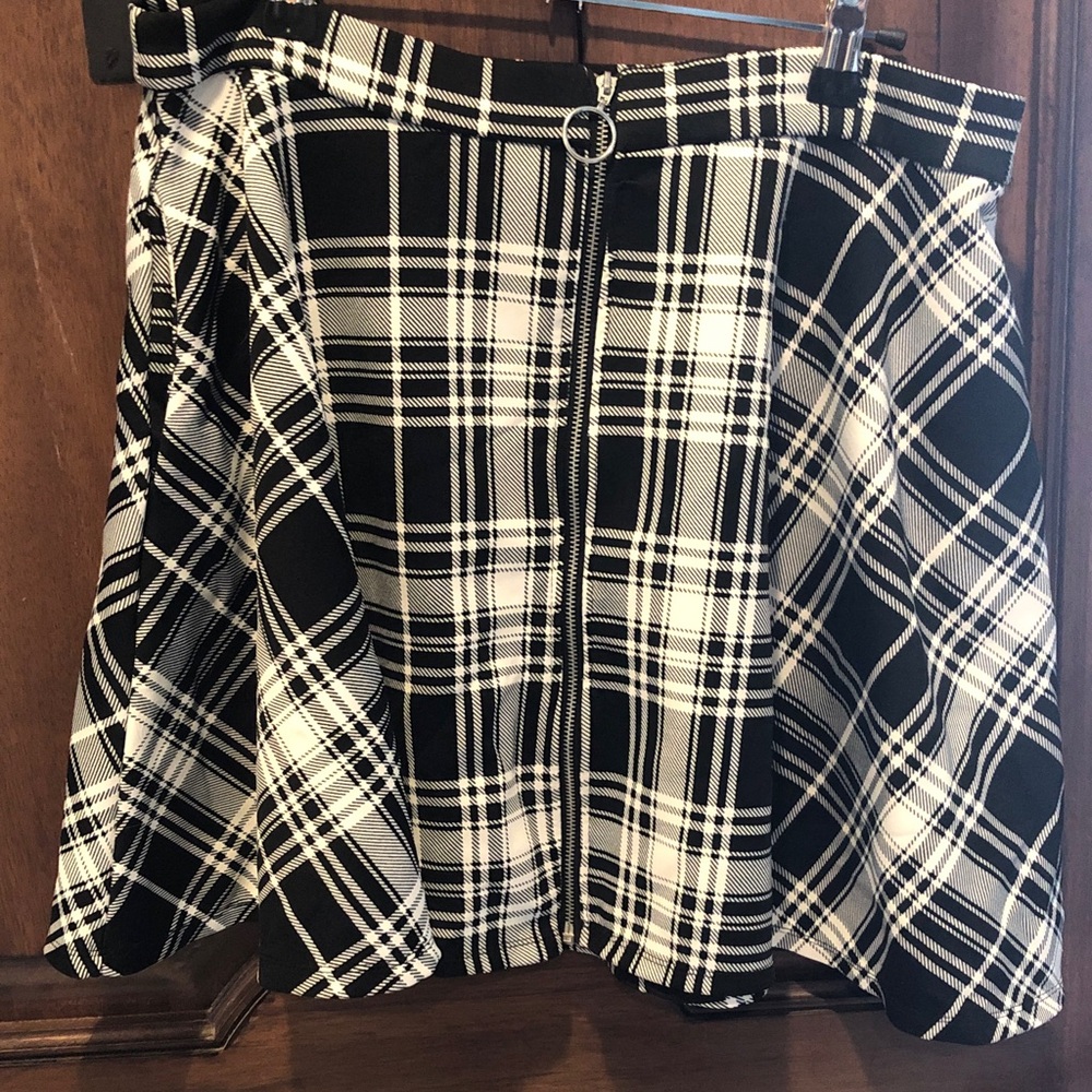 Hot Topic Black and White Plaid Mini Skirt